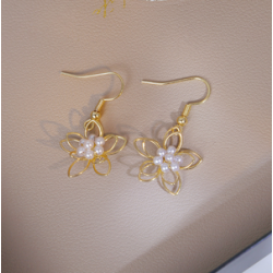 Aretes Flor y Perlitas Dorada  2C5