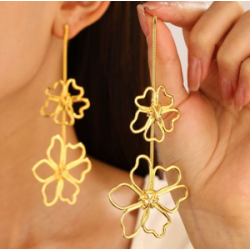 Aretes Gran Flor Delineadas Doradas  2Q3