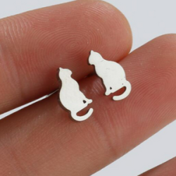 Aretes Mini Gato Plateado Acero Inox  2R6