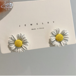 Aretes Margarita Blanca  1w1