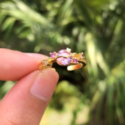 Anillo Zirconia Rosa Chapa de Oro AZ203